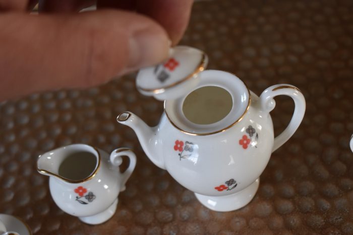 Dětský starožitný čajový servis