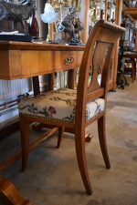 Starožitná stylově ušlechtilá ořechová židle