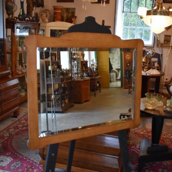 Širší zrcadlo ve starožitném secesním rámu