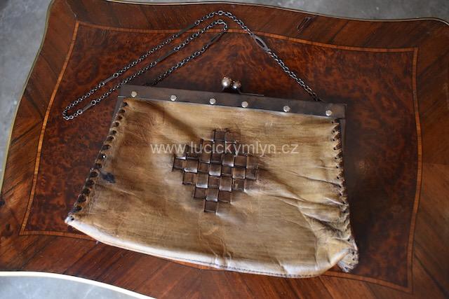 Nevšední dámská retro kabelka Nevšední dámská retro kabelka