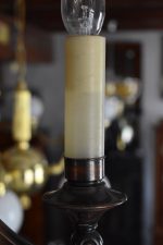 Romantický starožitný tří-ramenný svíčkový lustr