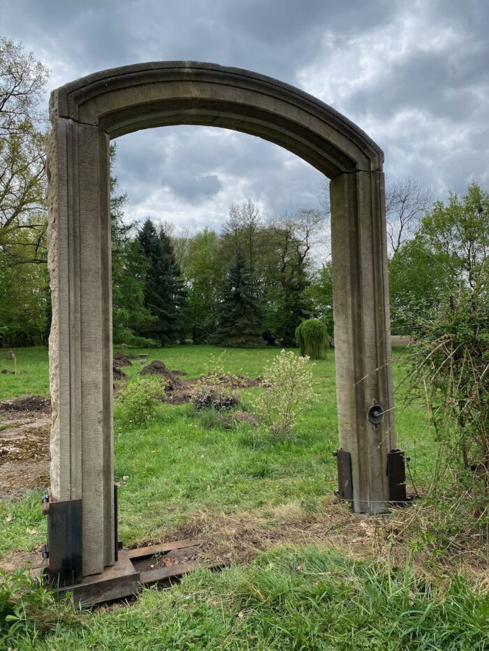 Monumentální starožitný portál