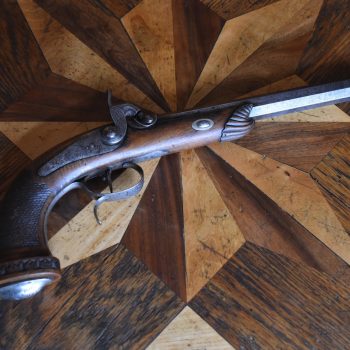 Originální a funkční starožitná pistole