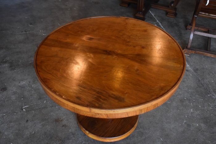Kulatý retro stolek
