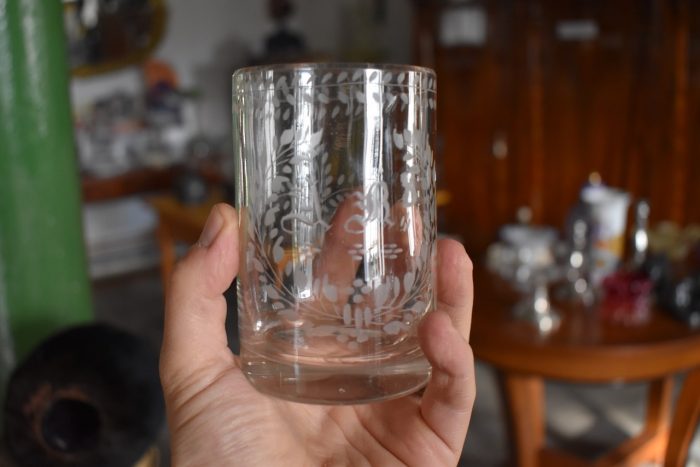 Starožitná broušená sklenice
