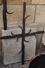 Starožitné kované okenní mříže