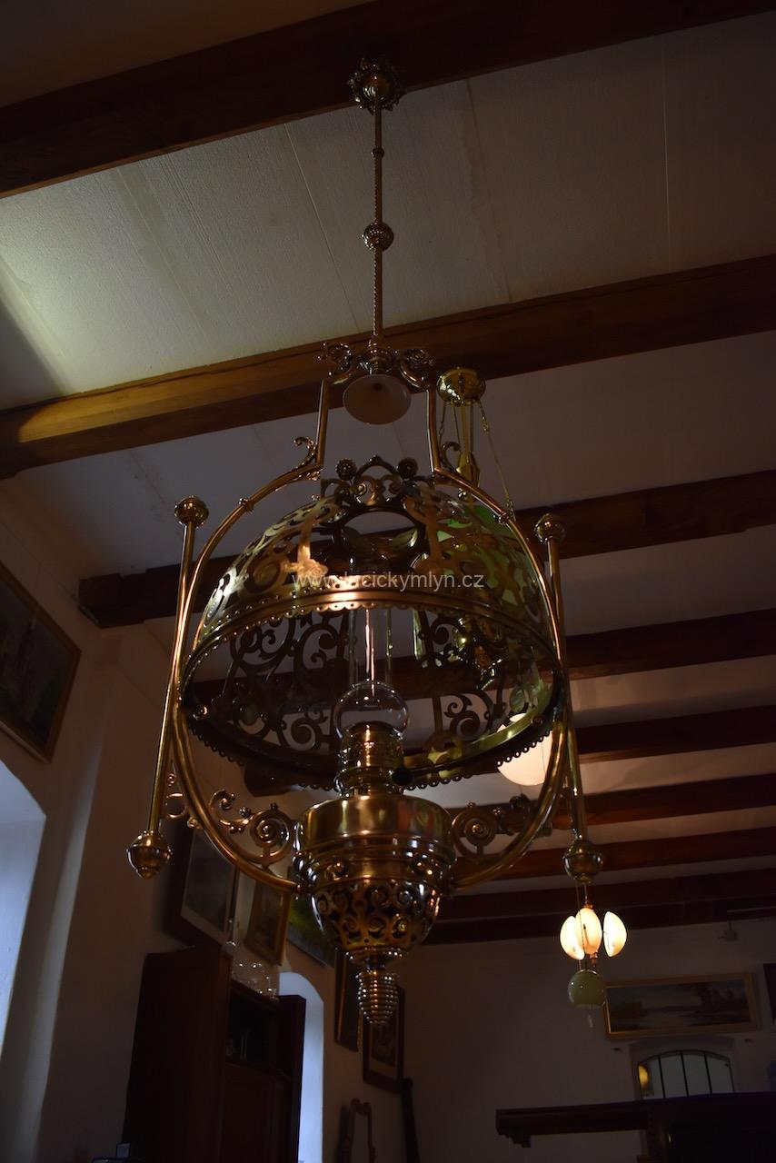 Luxusní a atypicky veliká starožitná lampa či lustr Luxusní a atypicky veliká starožitná lampa či lustr