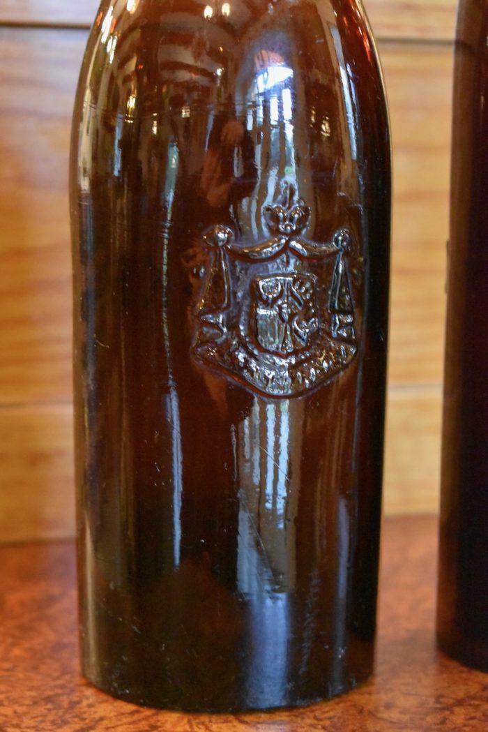 Starožitné erbovní pivní lahve LANDSKRON