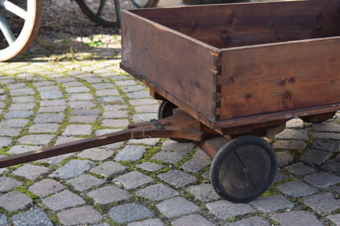 Prvorepublikový starožitný vozík
