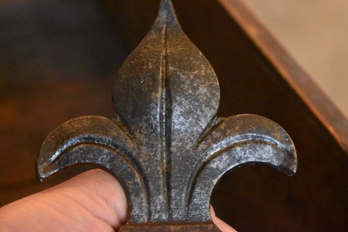 Starožitné dekorativní prvky z lité oceli 8 kusů