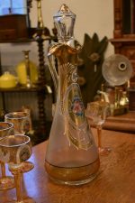 Secesní malovaná starožitná likérová sada z foukaného skla