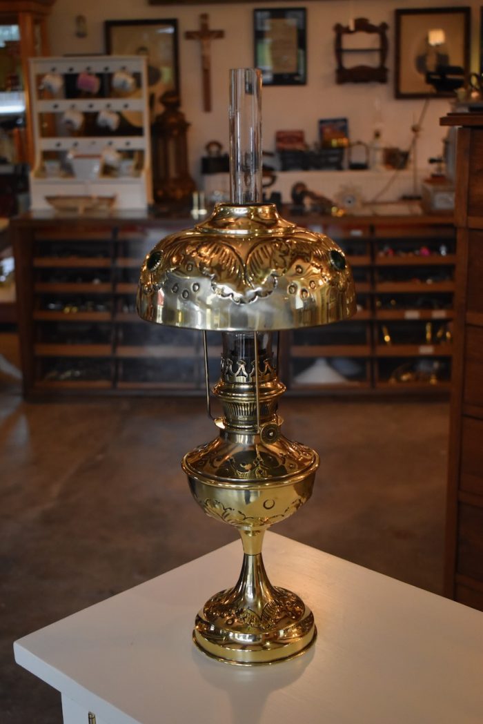 Krásná starožitná secesní petrolejová lampa