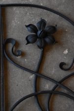 Ručně kovaná secesní dvoudílná dekorativní mříž