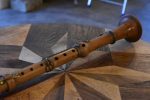Hodnotný starožitný klarinet zhotovený z hruškového dřeva