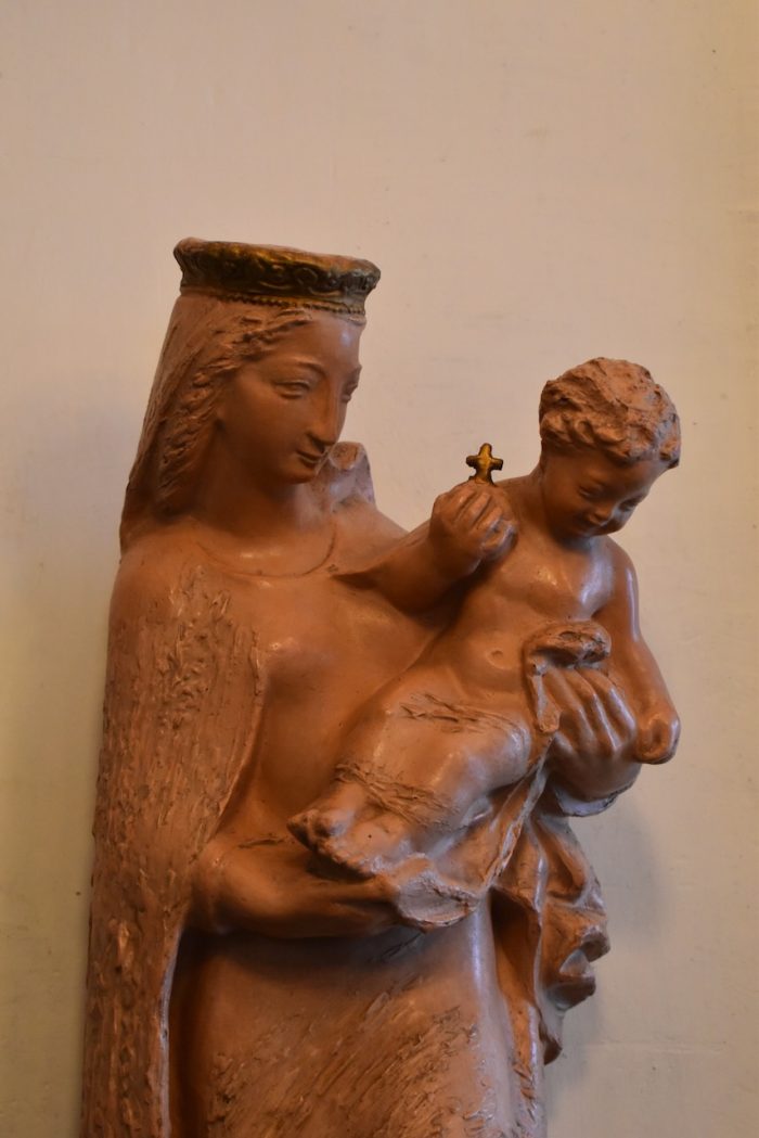 Velmi zdařilá starožitná závěsná plastika Madony s Ježíškem