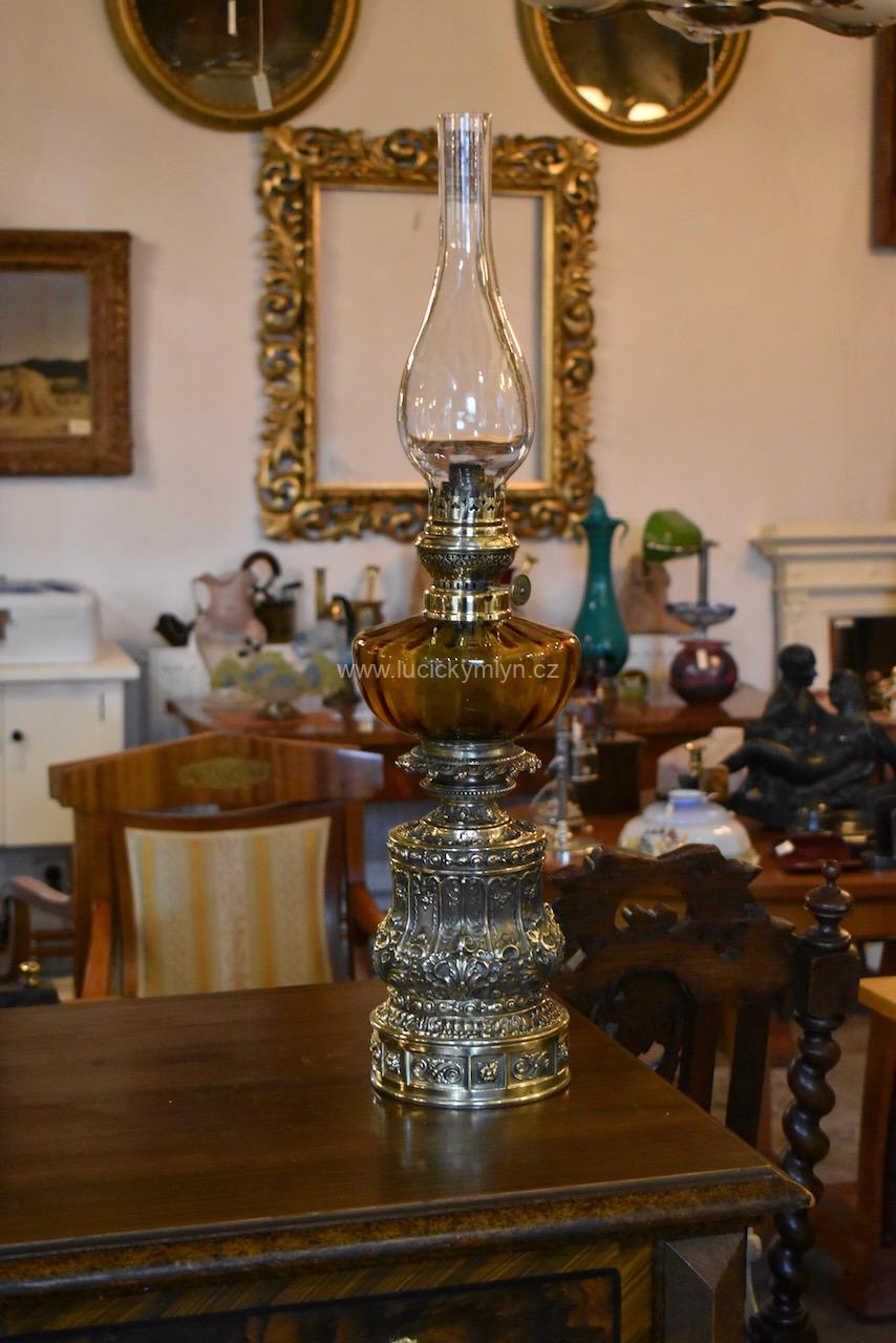 Starožitná petrolejová lampa Starožitná petrolejová lampa
