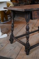 Dětský starožitný stoleček v historizujícím barokně romantickém stylu