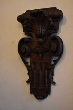 Starožitná hlavice z barokního polosloupu či pilastru