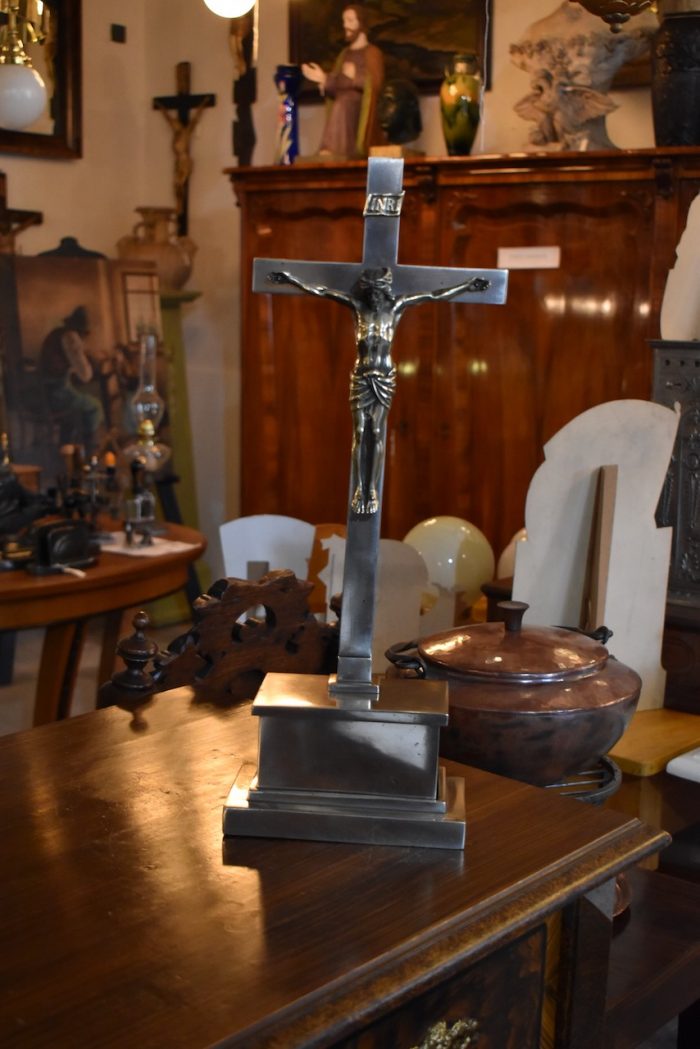 Starožitný křížek s Kristem
