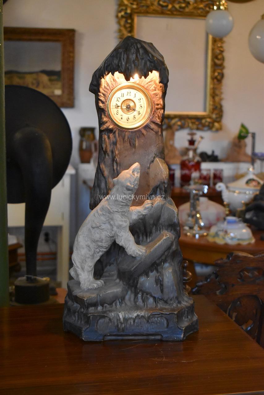 Secesní hodiny s medvědicí Secesní hodiny s medvědicí