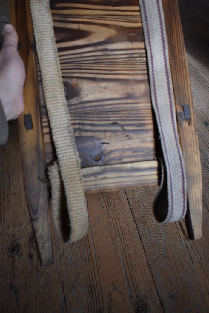 Starožitný dřevěný nosič