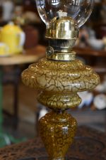 Středně velká starožitná petrolejová lampa