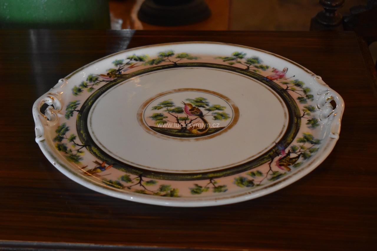 Starožitný ručně malovaný a větší kulatý porcelánový talíř Starožitný ručně malovaný a větší kulatý porcelánový talíř