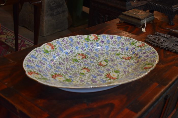 Velký starožitný servírovací talíř z bílého porcelánu