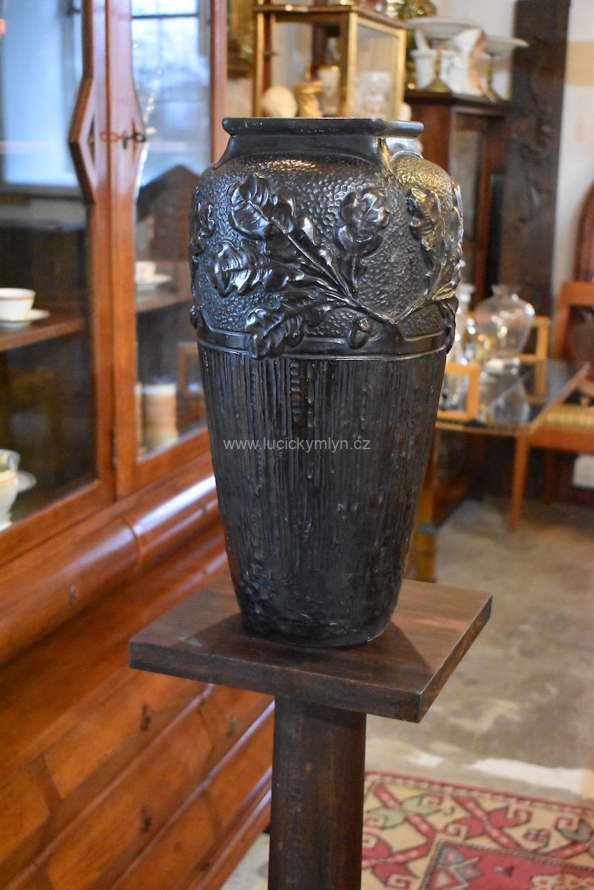 Nenápadná starožitná váza zn. J.M. Nenápadná starožitná váza zn. J.M.