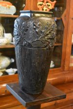 Nenápadná starožitná váza zn. J.M.