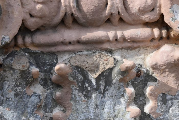 Starožitné korintské hlavice - originální ozdobné fasádní dílce