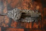 Krásný starožitný barokní dveřní šupák