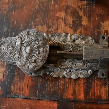 Krásný starožitný barokní dveřní šupák