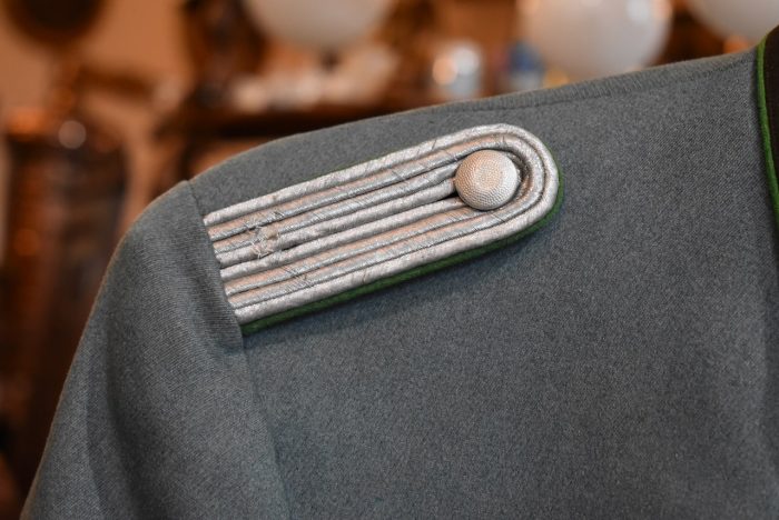 Starožitné sako od uniformy vyššího důstojníka německé vojenské policie