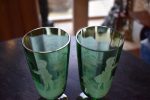 Starožitné secesní měšťanské sklenice - pár s ručně malovaným romantickým obrázkem malé slečny a chlapce