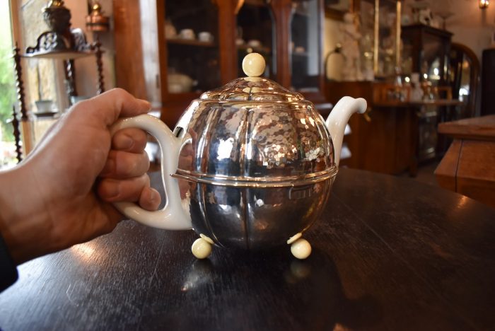 Starožitná porcelánová konvice na čaj Bauscher