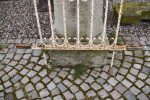 Starožitná ozdobná okenní mříž z litého železa