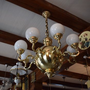 Velký a nevšední starožitný lustr v barokně historizujícím stylu
