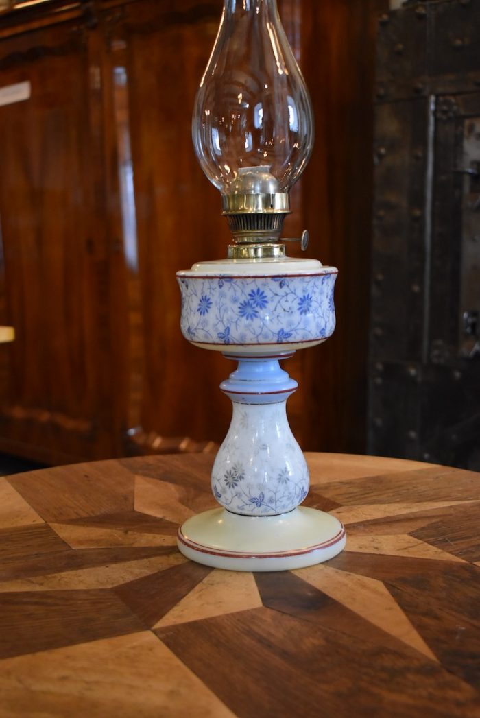 Starožitná lampa z období pozdního biedermeieru