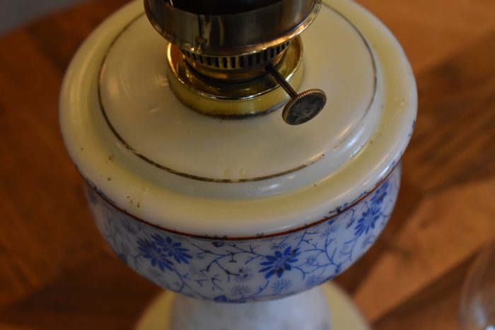 Starožitná lampa z období pozdního biedermeieru
