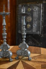 Originální pár menších barokních svícnů