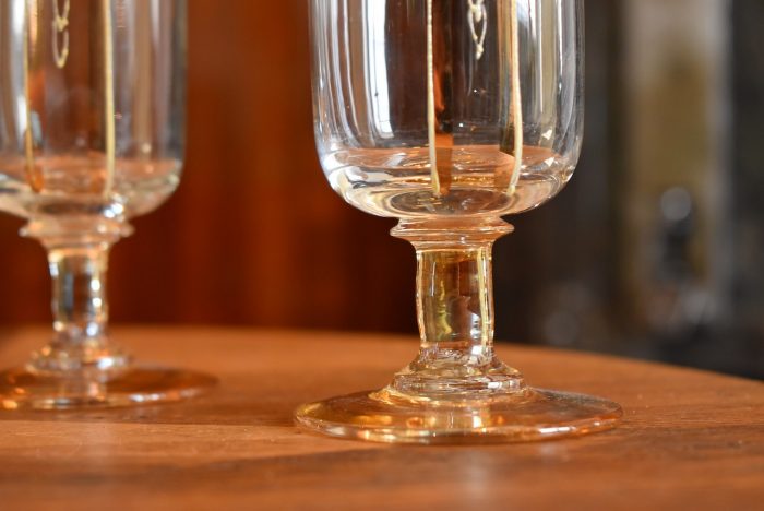 Starožitná secesní nápojová sada z foukaného skla