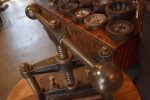 Starožitný knihařský přístroj