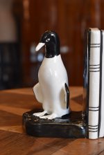 Starožitné zarážky na knihy s figurkou tučňáka
