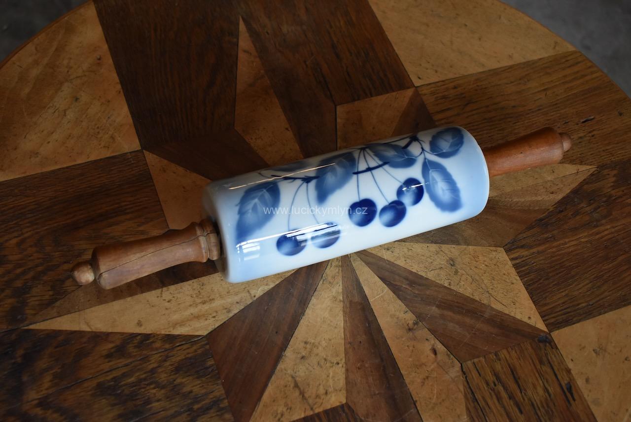 Starožitný porcelánový váleček Starožitný porcelánový váleček
