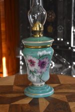 Vídeňská starožitná petrolejová lampa
