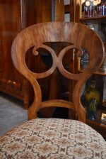 Kvalitní a tvarově ušlechtilé zámecké empírové židle