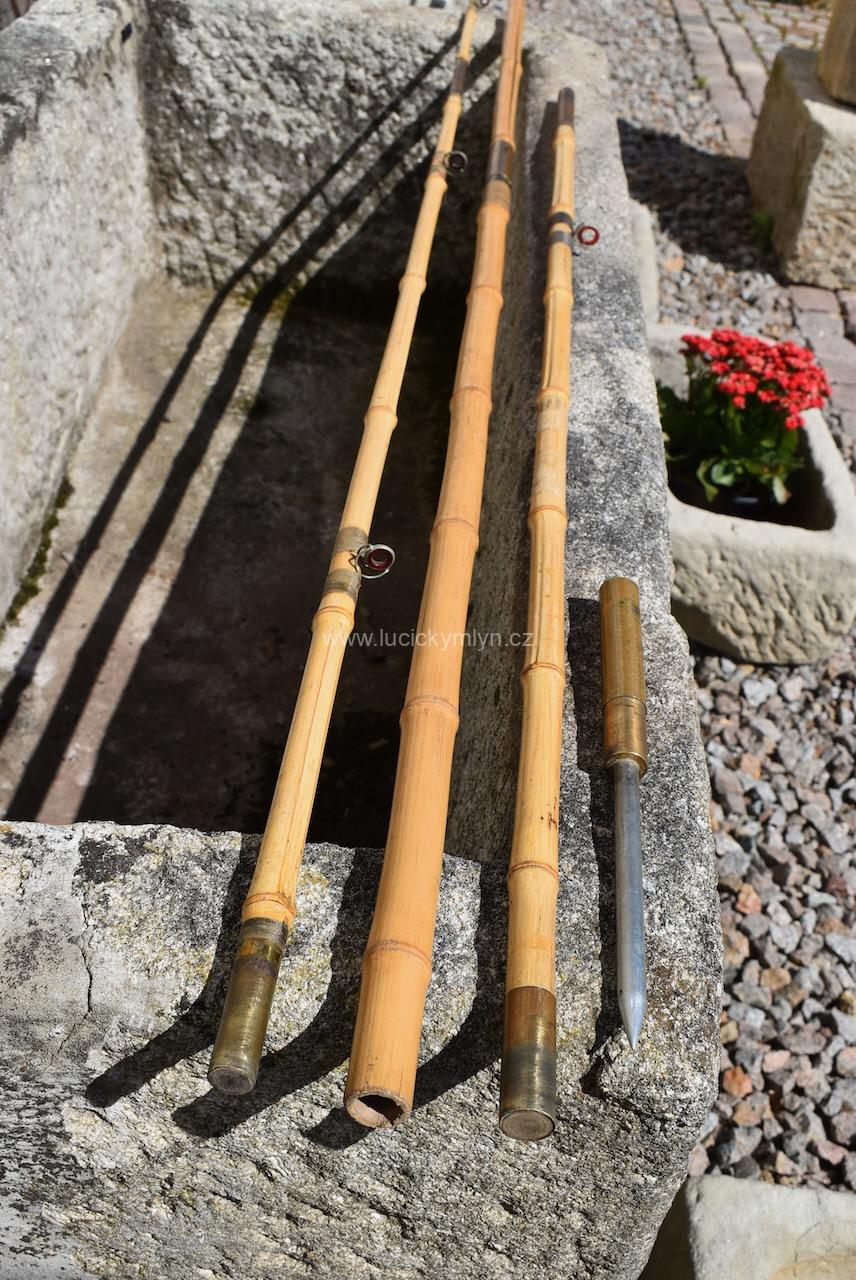 Tradiční velmi dlouhý rybářský prut Tradiční velmi dlouhý rybářský prut