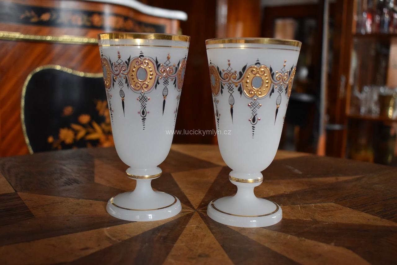 Starožitný pohár - pár z opálového skla Starožitný pohár - pár z opálového skla