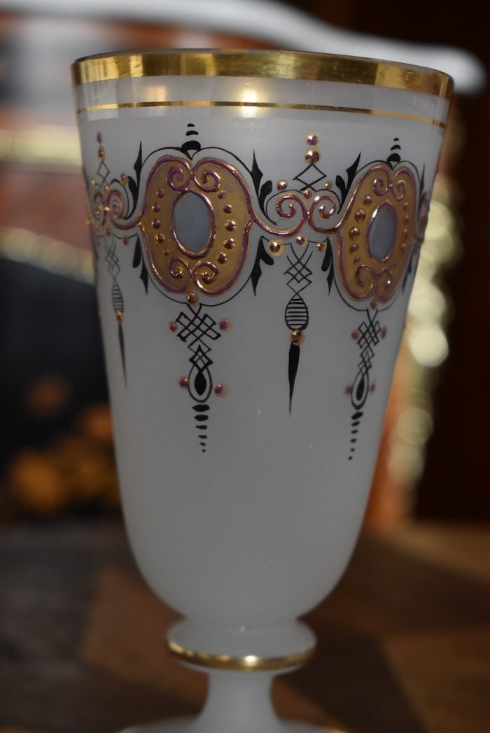 Starožitný pohár - pár z opálového skla